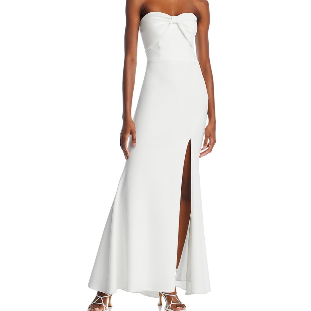 Bloomingdale’s Aqua long white formal w/ bow detail size 4. New with tag